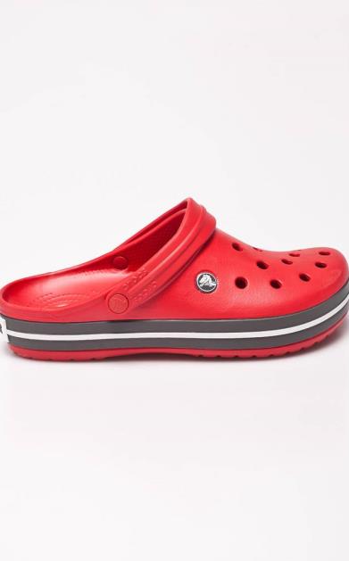 Červené boty crocs
